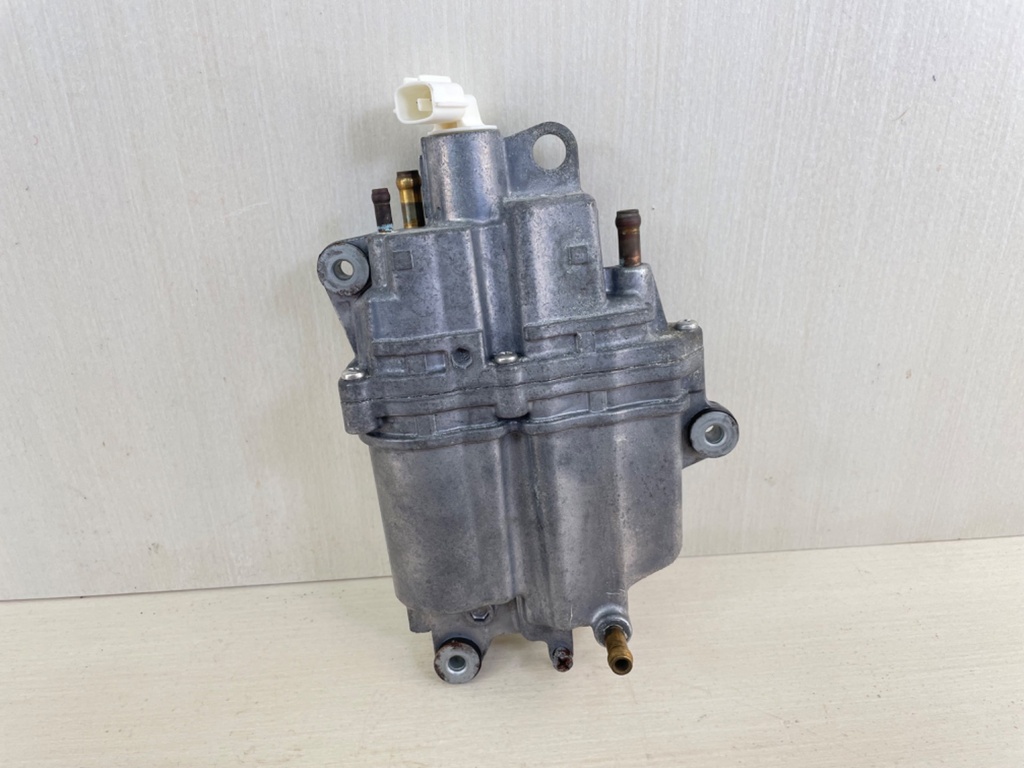 2001 - 2012 Suzuki 90 115 140 HP 4 Stroke Outboard Fuel Vapor Separator Tank VST