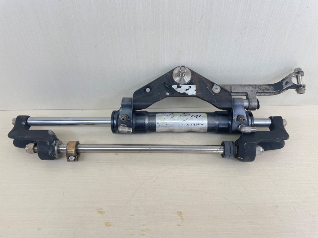 SeaStar Front Mount Outboard Hydraulic Steering Cylinder Assembly Ram HC5345