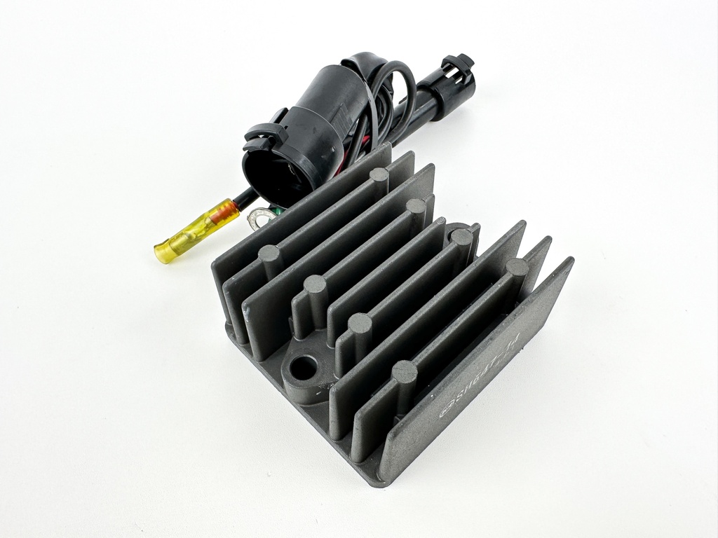 2005 Yamaha 150 HP 2 Stroke Outboard Rectifier & Regulator 6R3-81960-10-00 OEM