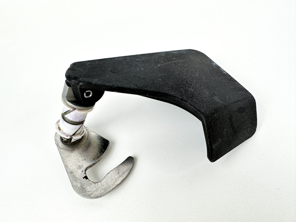 2014 Evinrude 200 HP 2 Stroke Outboard Starboard Latch Handle 5005708 OEM