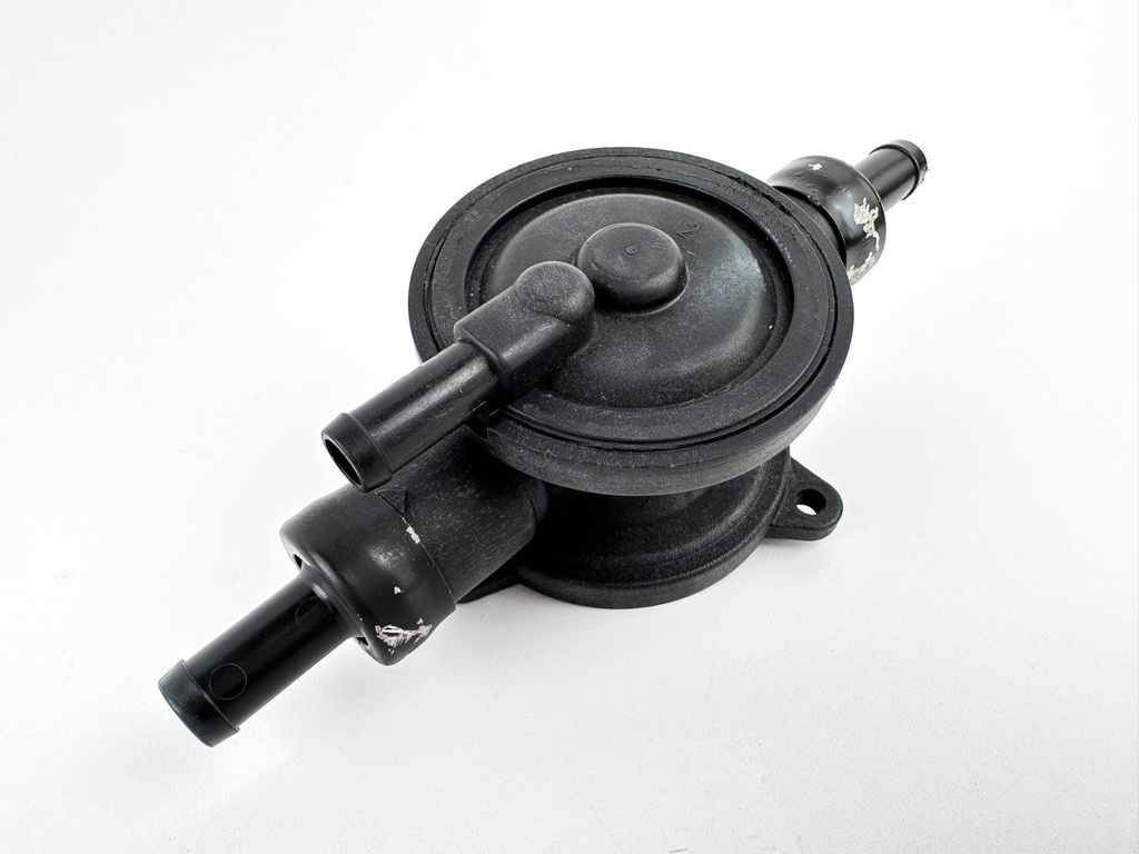 2014 Evinrude 300 HP 2 Stroke Outboard Fuel Lift Pump 5007580 OEM