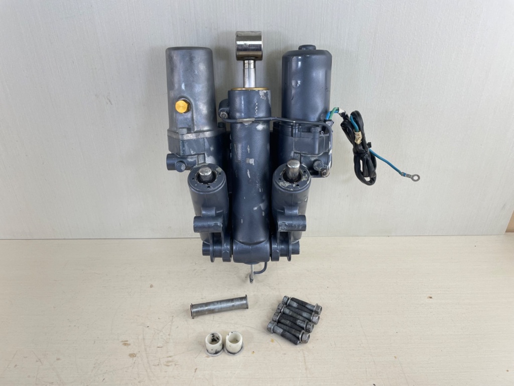 02-18 Yamaha 200 225 250 300 HP 4 Stroke Outboard Power Trim Tilt Unit - Fully Tested