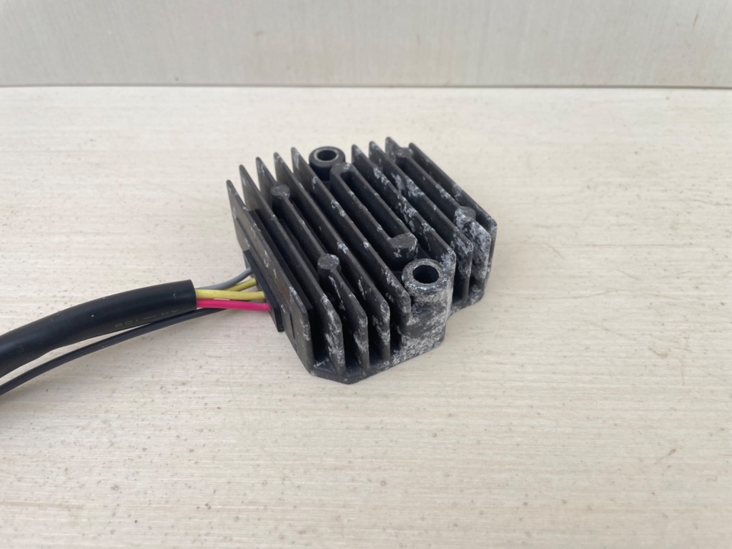 2002 Yamaha 30HP F30 4 Stroke Rectifier & Regulator Assembly 65W-81960-10-00