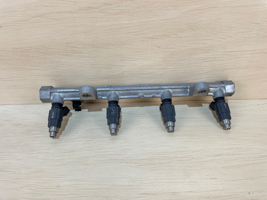 Johnson 70HP Fuel Injectors Set of 4 5032693