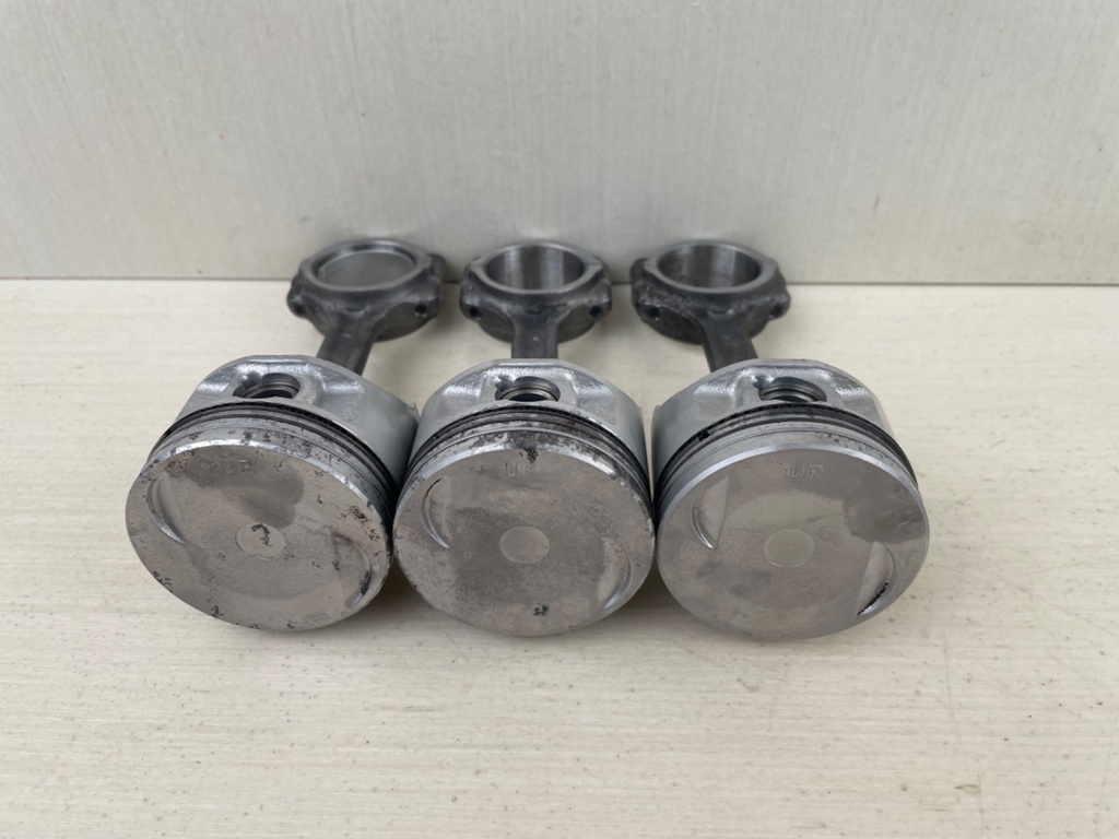 1999 Yamaha 50HP 4 Stroke Outboard Piston & Connecting Rod Set 62Y-11631-00-96