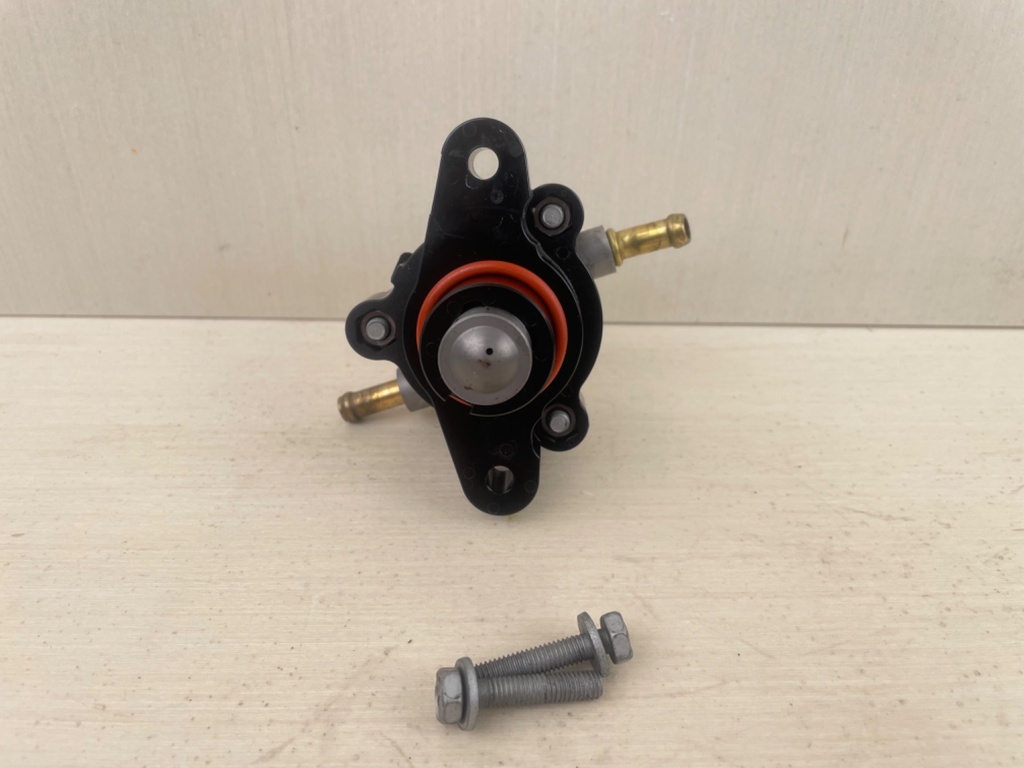 2003 Yamaha 115HP F115 Outboard Engine Fuel Pump Assembly 68V-24410-00-00