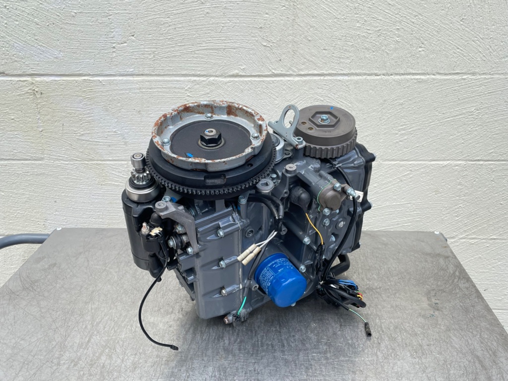 2007 Honda 25HP 4 Stroke Outboard Powerhead Crankcase Assembly 12200-ZW2-416ZA