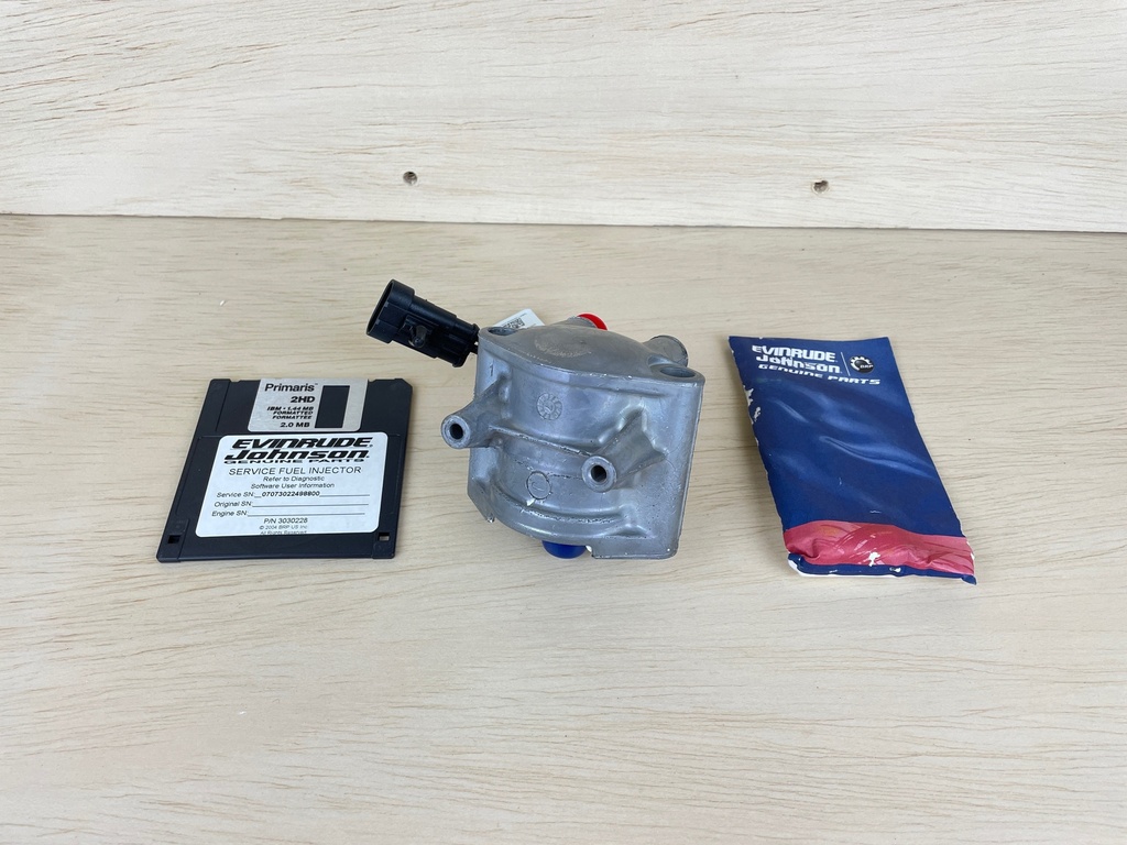 Evinrude BRP Etec Fuel Injector 5007042 - Open Box