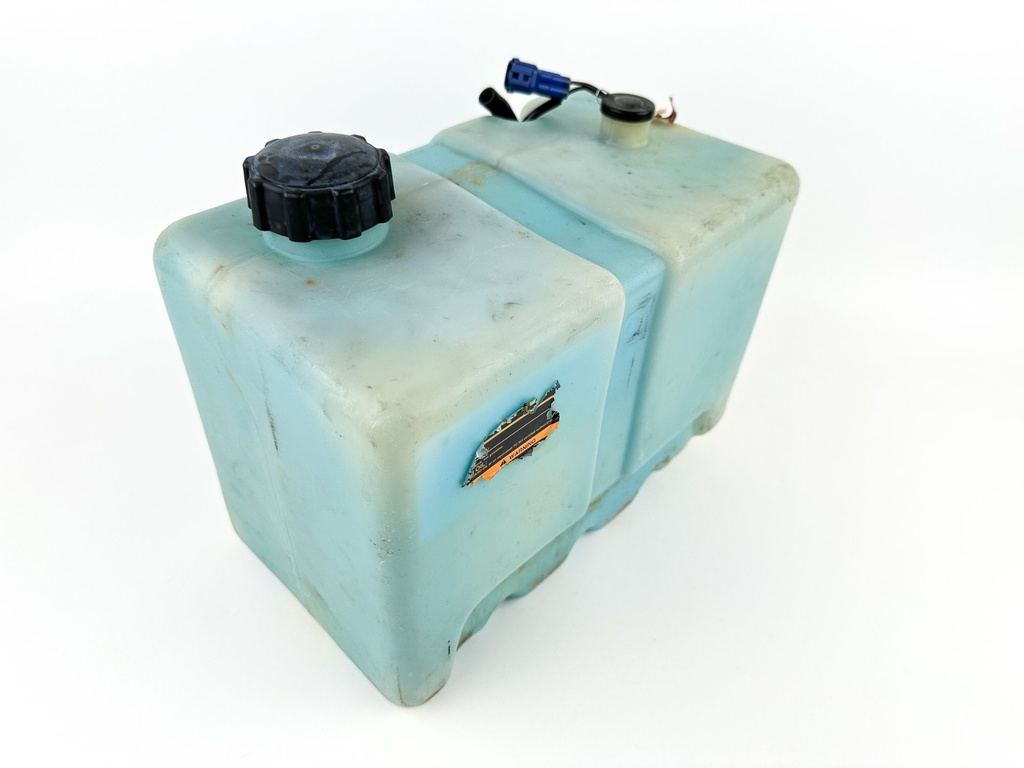 Yamaha Outboard Remote 2 Stroke Oil Tank Assembly With Pump 2.8 Gallons