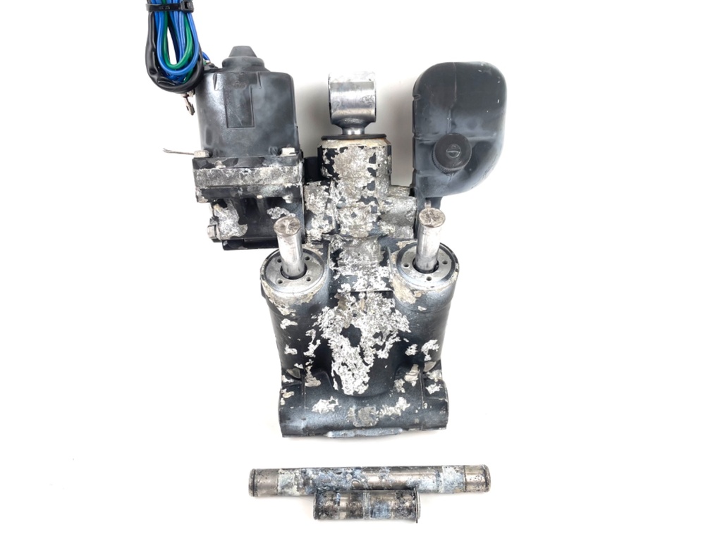 2006 Evinrude 225 HP 2 Stroke Outboard Power Trim Tilt Unit 5005115 OEM