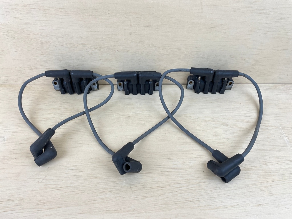 1998 Evinrude 150HP Ignition Coil Set 0586333 0583740