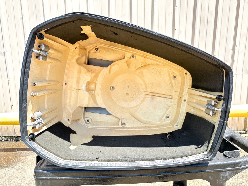1999 Yamaha 250 HP 2 Stroke Outboard Top Cowling 65L-42610-V0-4D OEM
