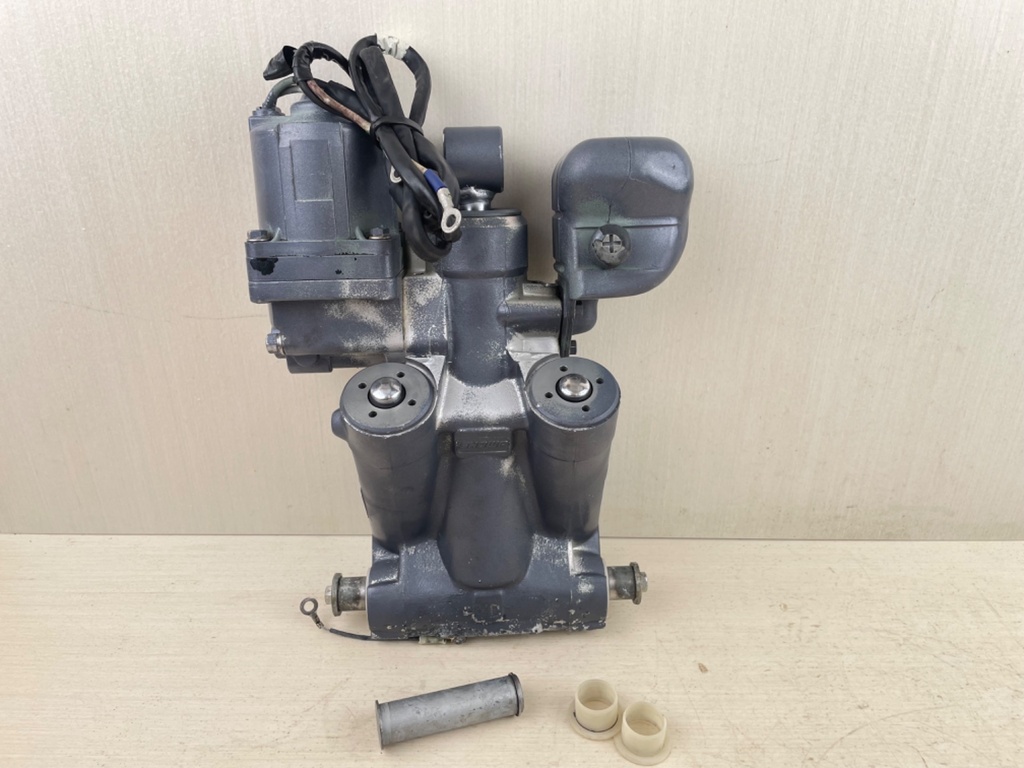 Yamaha 115HP Outboard Engine Power Trim & Tilt Unit Assembly 68V-43800-13-00