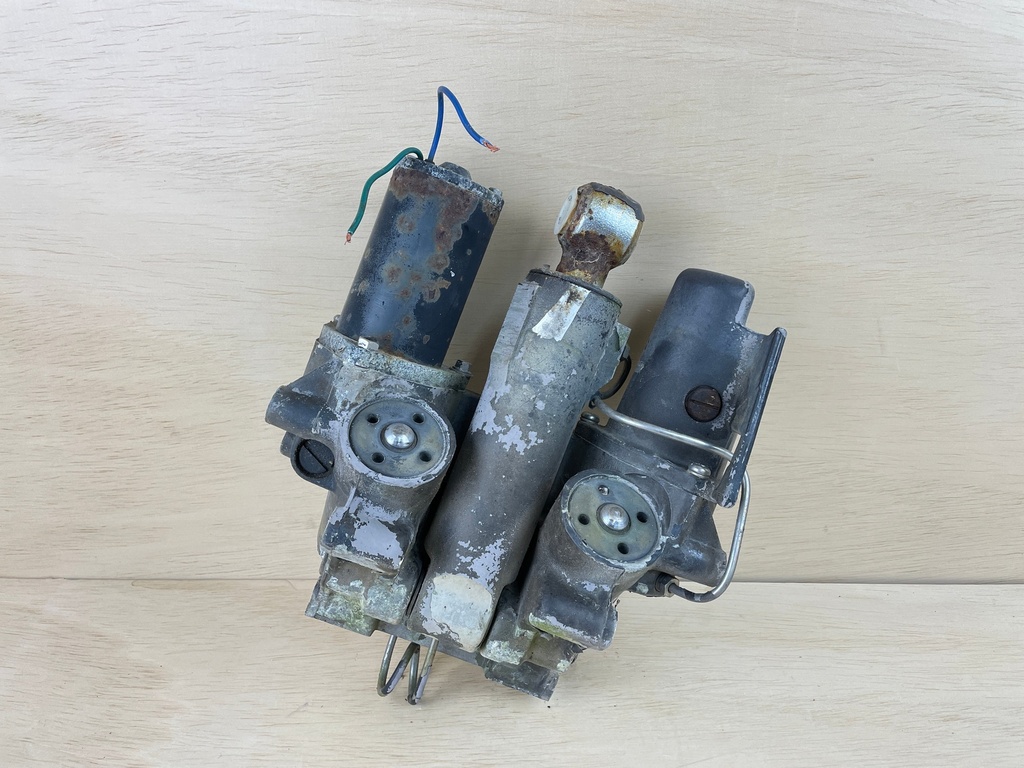 1989 Johnson 110HP 2 Stroke Outboard Power Trim & Tilt Assembly 0398424