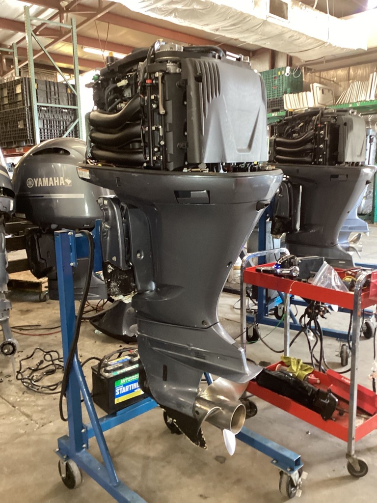 Twin 2016 Yamaha 300 HP 4 Stroke Outboard Engine Set