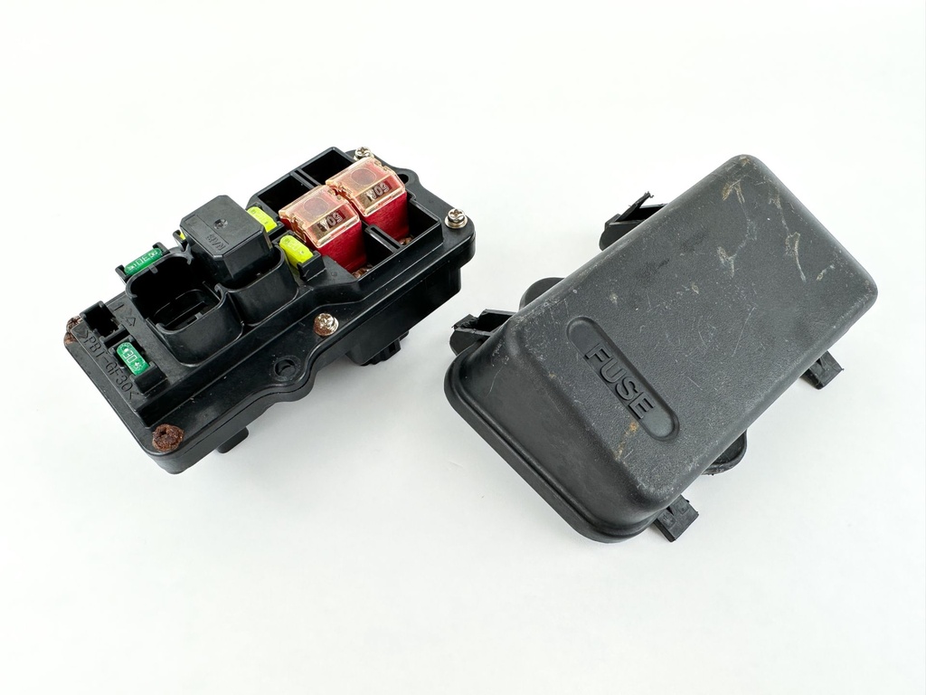 04-14 Yamaha 150HP 4 Stroke Outboard Fuse Box 63P-82170-00-00 Tested