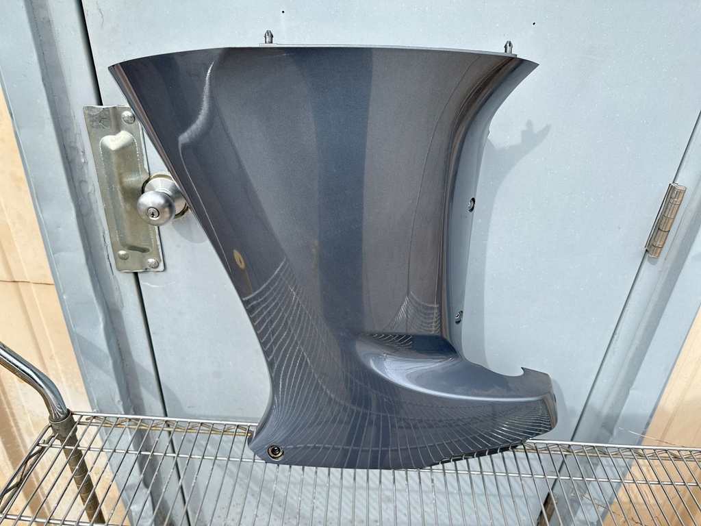 2022 Yamaha 200 HP 4 Stroke Outboard Lower Apron Cowling Starboard 6DA-42770-01-00 OEM