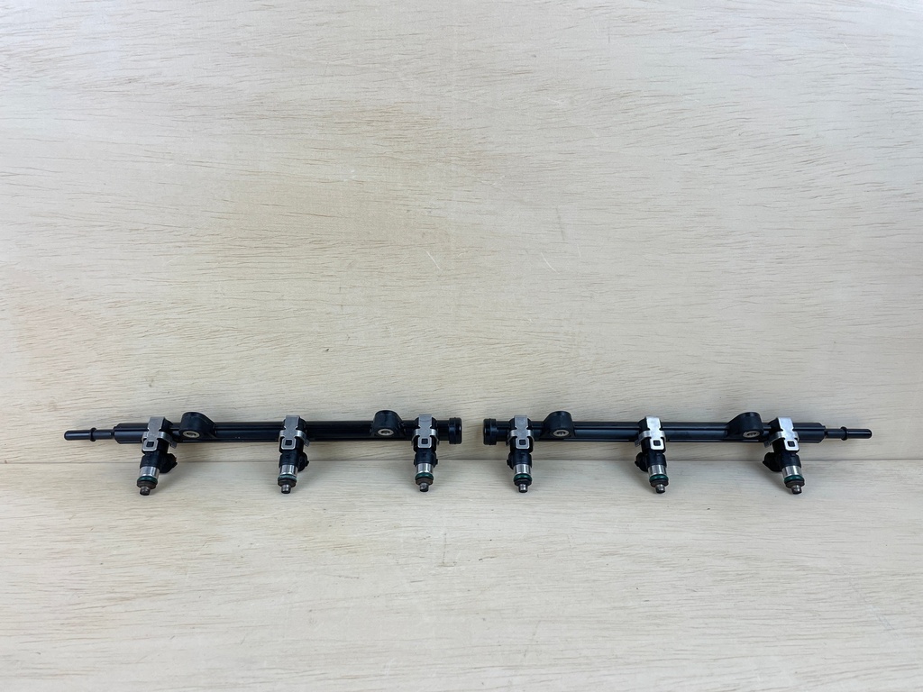 Yamaha 250HP 4.2L Outboard Engine Fuel Injector Set With Fuel Rail