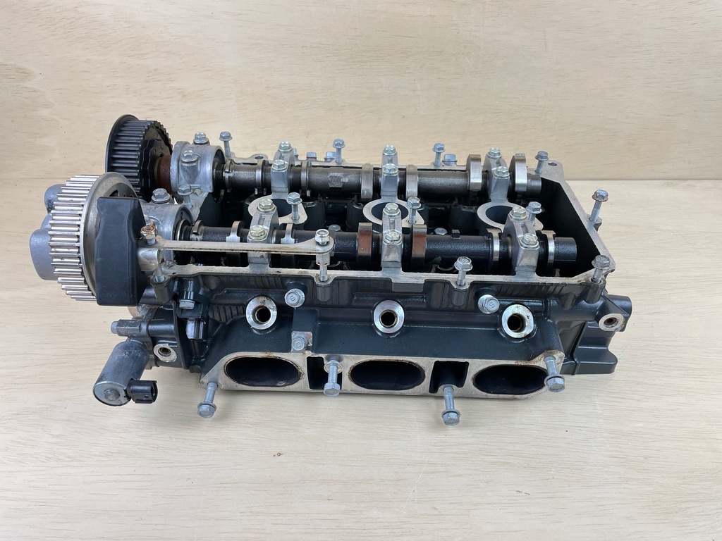 2015 Yamaha 250HP 4.2L Left Port Cylinder Head Complete 6CE-W009C-00-9S