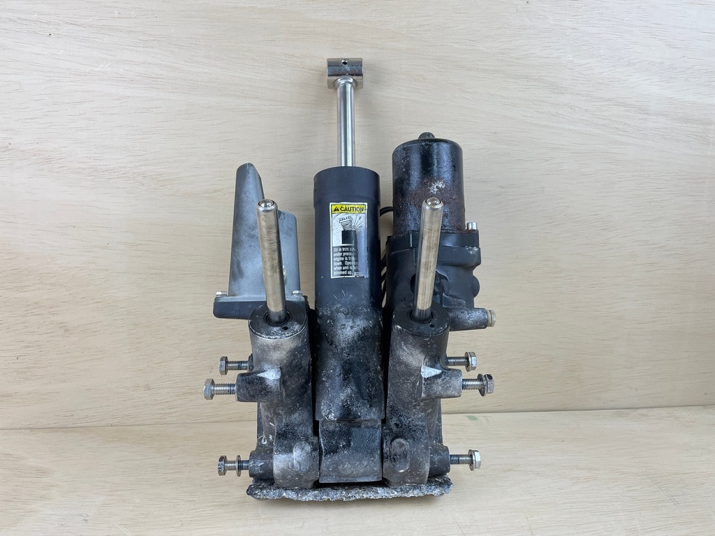 2003 Mercury 200HP Outboard Engine Power Trim / Tilt Unit 2 Wire 826729T2