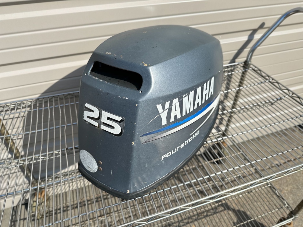 2005 Yamaha 25 HP 4 Stroke Outboard Top Cowling 65W-42610-20-4D OEM