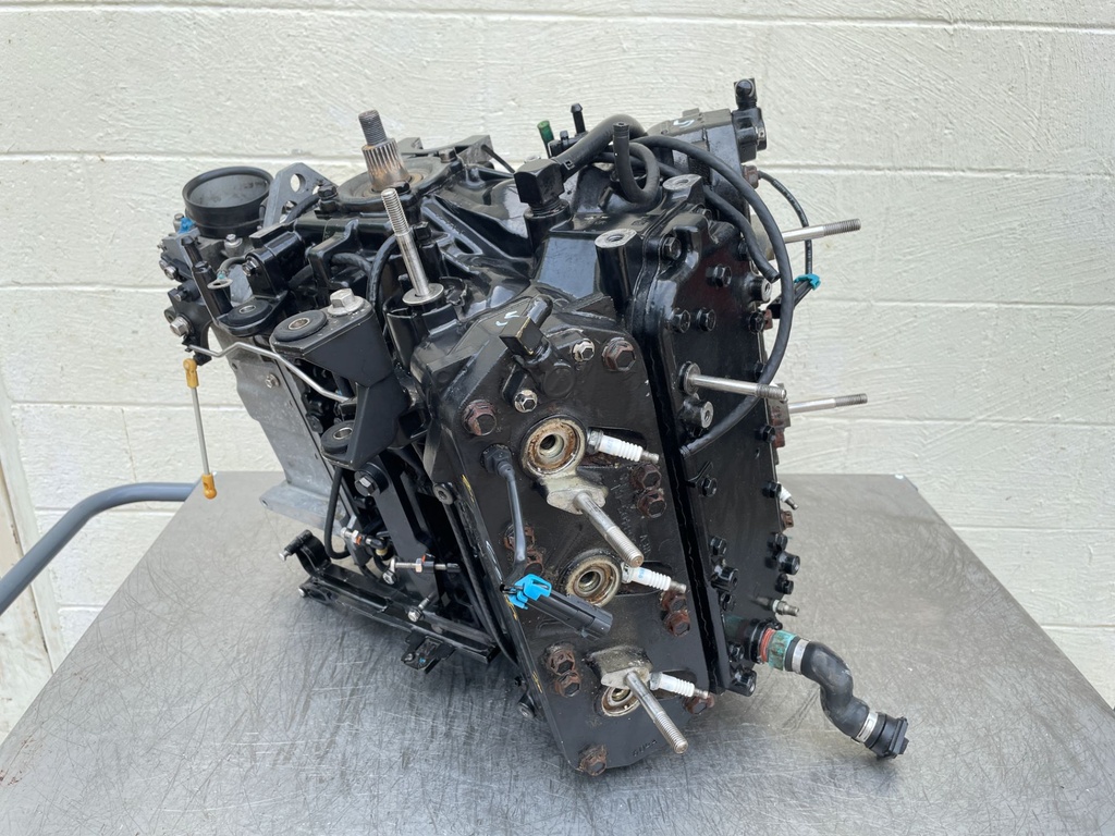 Mercury 135 150 HP 2.5L Optimax DFI Powerhead Crankcase 879808T01