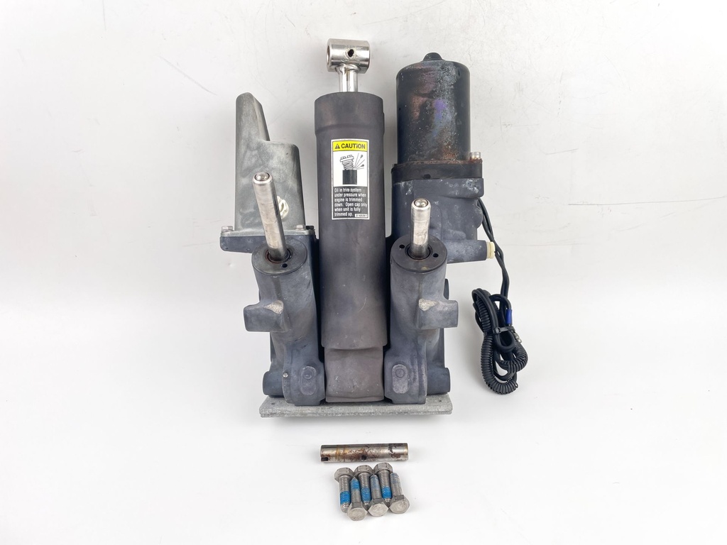 2003 Mercury 200 HP 2 Stroke Outboard Power Trim Tilt Unit 855998A3 - For Parts
