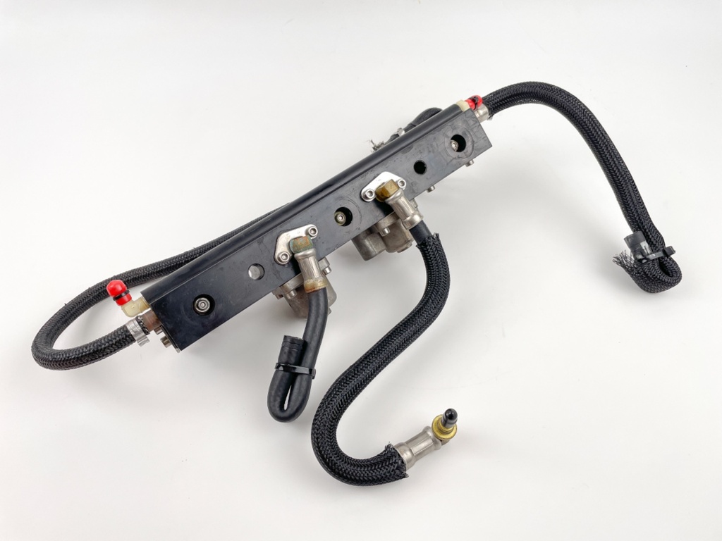 2006 Mercury 115 HP 2 Stroke Outboard Fuel Injector Set W/ Rail 804528 OEM