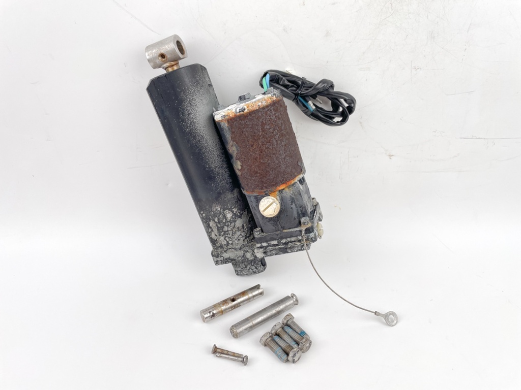 2006 Mercury 115 HP 2 Stroke Outboard Power Trim Tilt Unit 830250T5 OEM