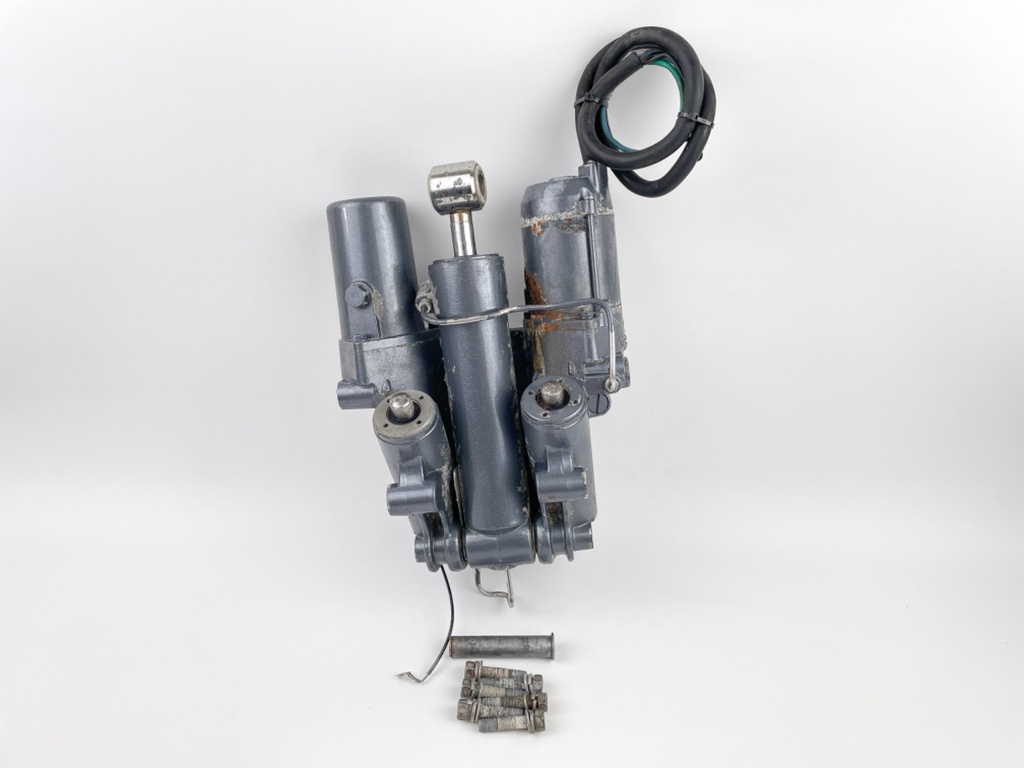 2000 Yamaha 250 HP 2 Stroke Outboard Power Trim Tilt Unit 61A-43800-25-4D OEM
