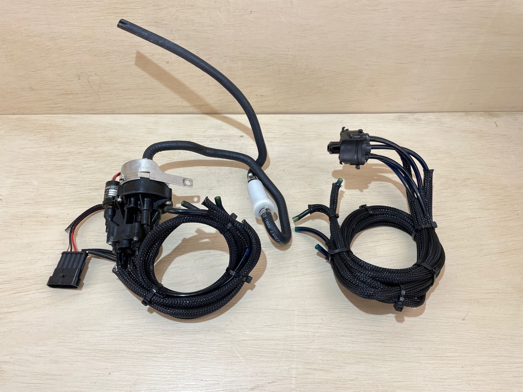 2007 Evinrude Etec 115HP Oil Pump With Rear Oil Manifold 5007232 5007094