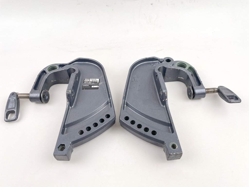 2001 Yamaha 25 HP 4 Stroke Outboard Clamp Bracket Pair 65W-43112-01-4D OEM