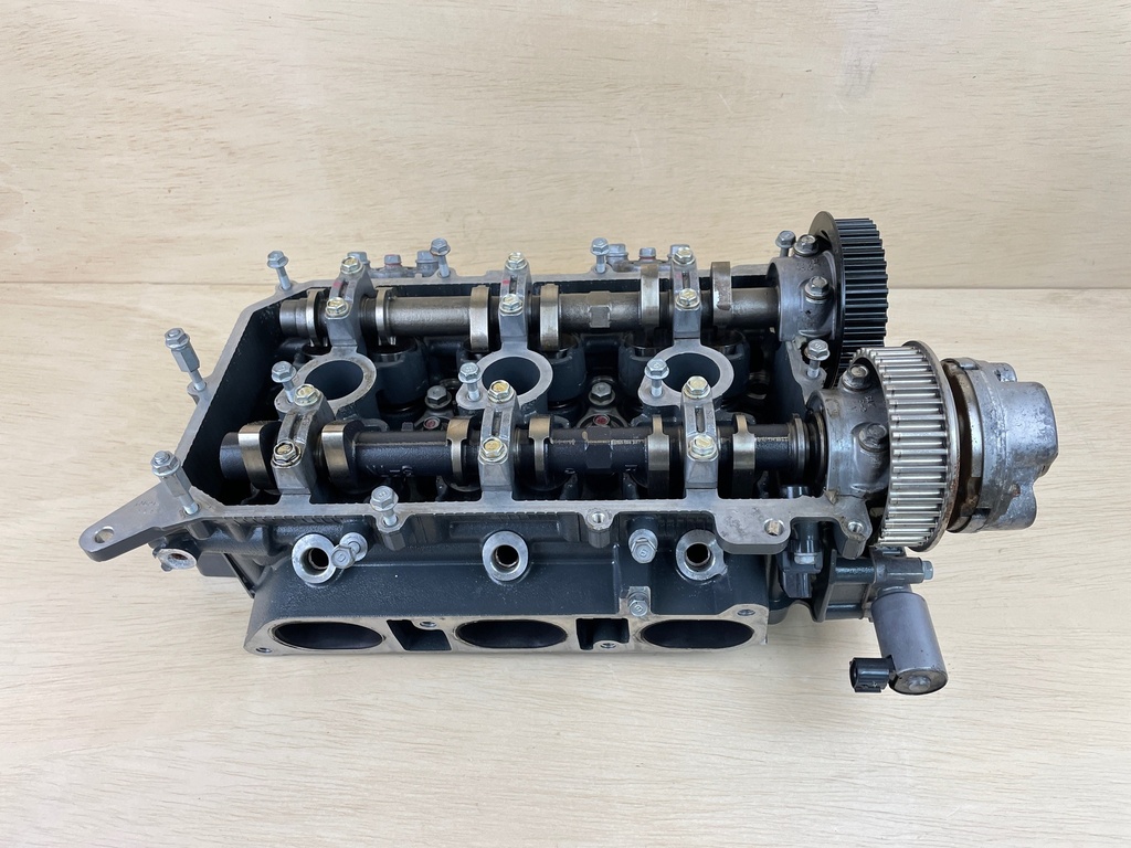 2015 Yamaha 250HP 4.2L Right Starboard Cylinder Head Complete 6CE-W009A-00-9S