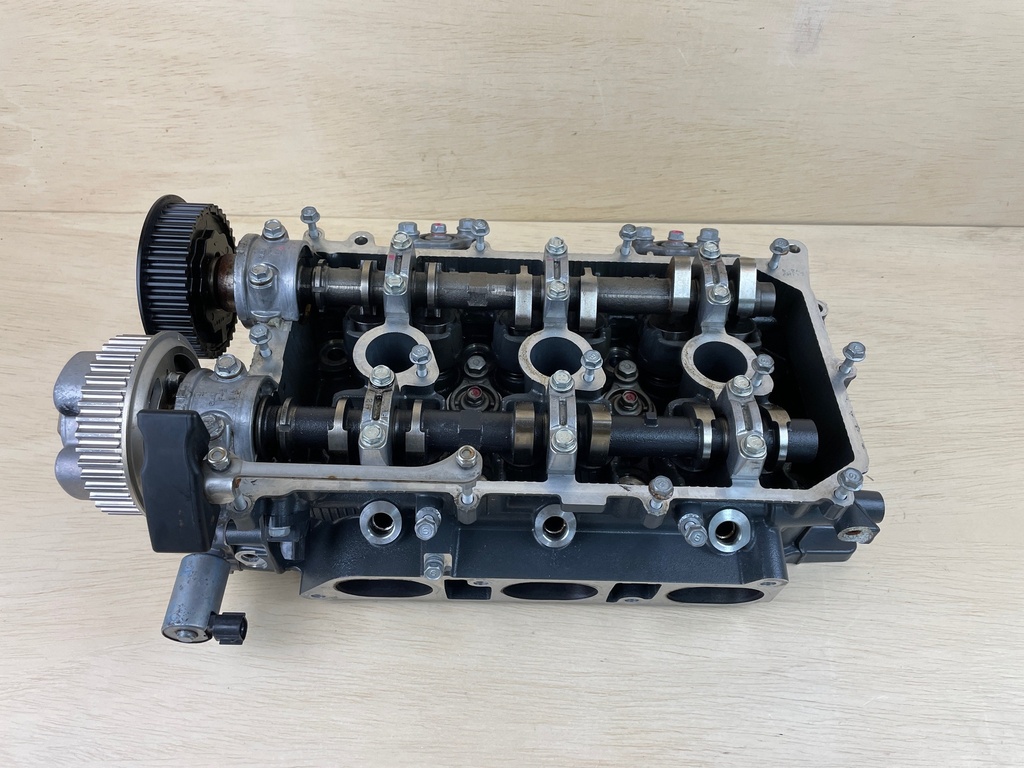 2015 Yamaha 250HP 4.2L Left Port Cylinder Head Complete 6CE-W009C-00-9S