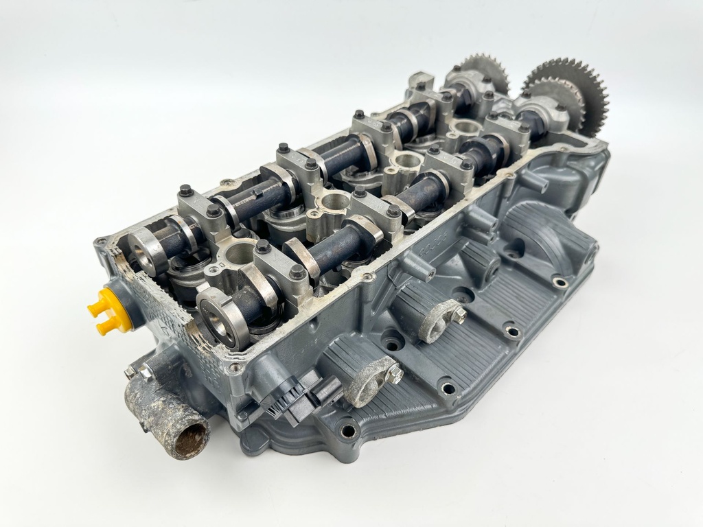 2004 Suzuki 140 HP 4 Stroke Outboard Cylinder Head 11100-90J11 OEM