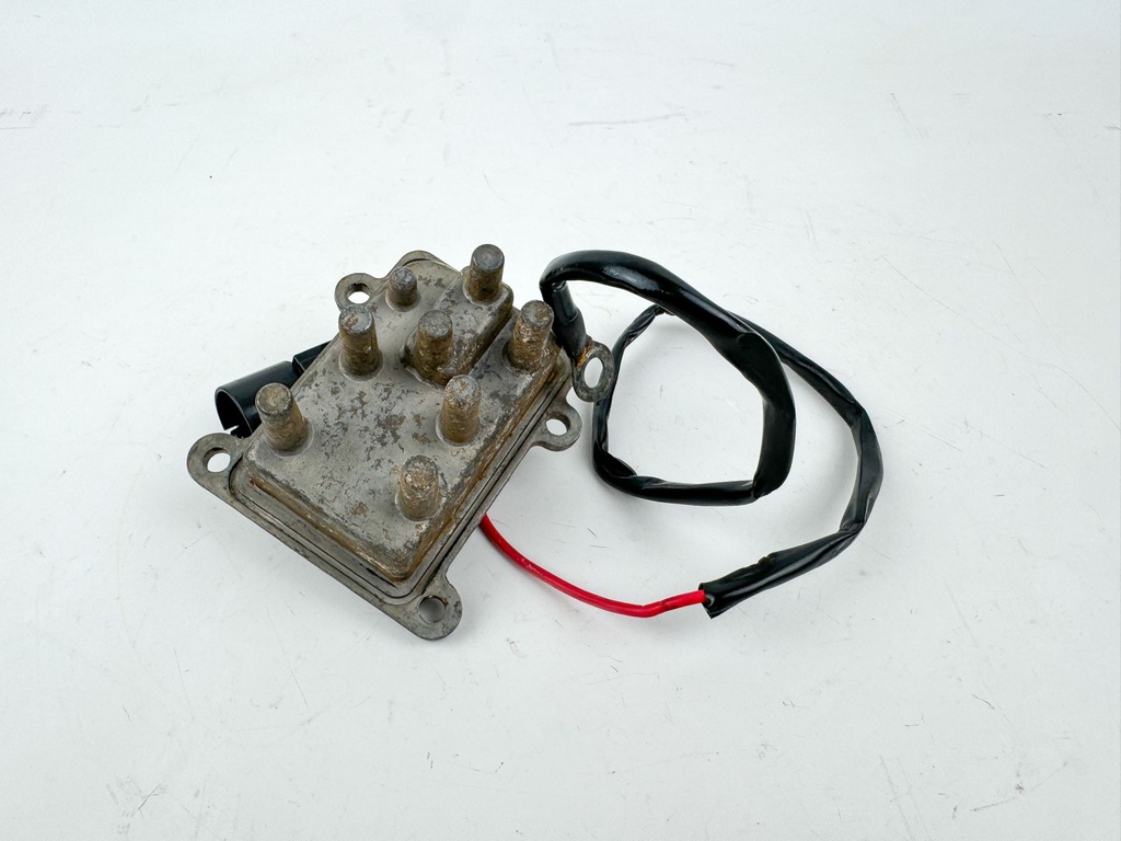1996 Johnson 150 HP 2 Stroke Outboard Rectifier & Regulator 0586048 OEM