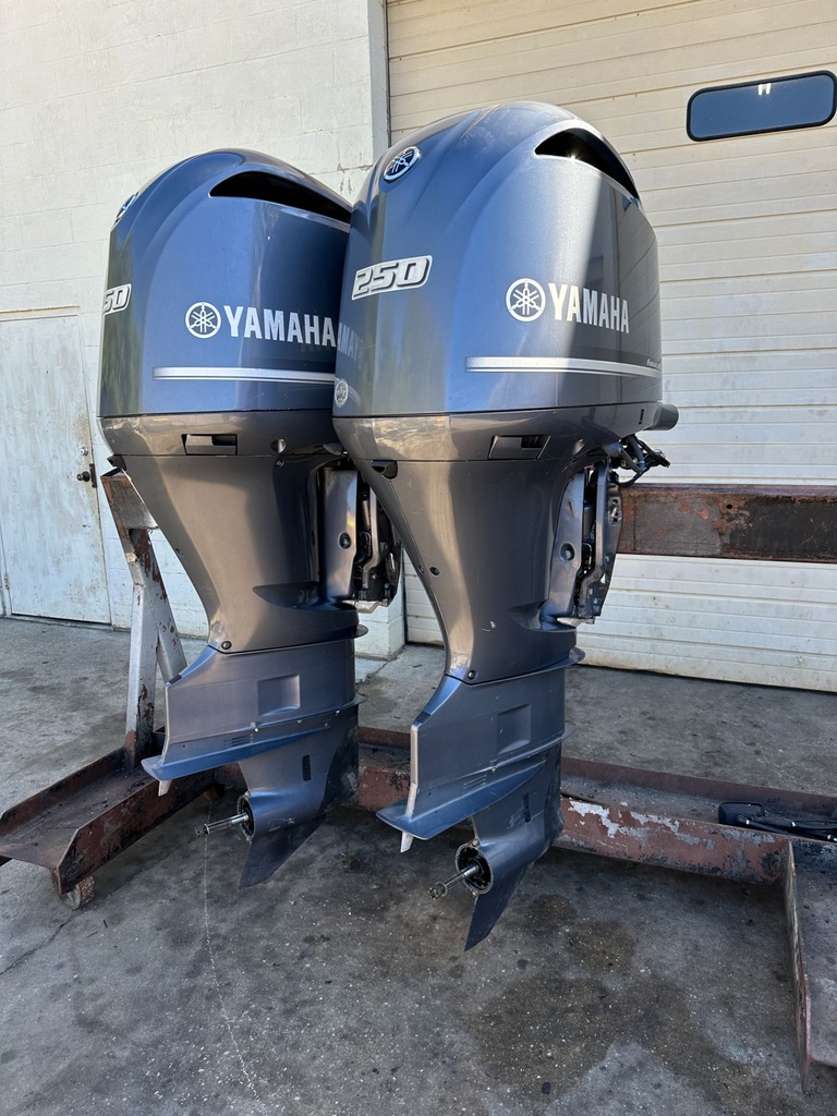 2016 Yamaha F250 250HP 4 Stroke Outboard Pair 30" Shaft W/ Digital Controls