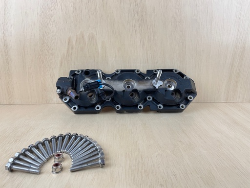 [3933] 2002 Mercury 200HP Optimax Outboard Engine Starboard Side Cylinder Head 858485T3