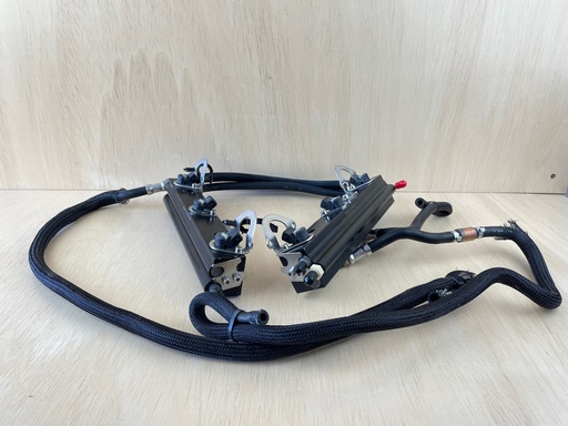 [3948] 2003 Mercury 135HP Optimax 2 Stroke Complete Fuel Rail Assembly With Injectors 8M0185152