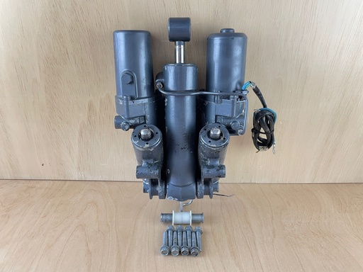 [4280] Yamaha 250HP Outboard Engine Power Trim & Tilt Assembly 69J-43800-01-4D