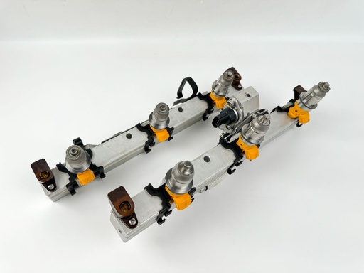 [036448] 2005 Yamaha 250 HP 2 Stroke Outboard Fuel Injector Set W/ Rail 60V-13761-00-00 OEM