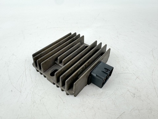 [036344] 2005 Yamaha 115 HP 4 Stroke Outboard Rectifier & Regulator 68V-81960-00-00 OEM