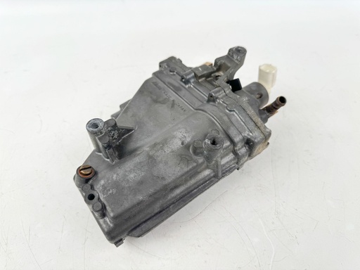 [036349] 2005 Yamaha 115 HP 4 Stroke Outboard VST Float Chamber Assembly 68V-14180-02-00 OEM