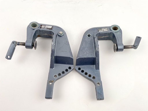 [029973] 1990 Yamaha 30 HP 2 Stroke Outboard Clamp Bracket Pair {mpn} OEM
