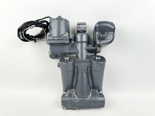 [016802] 2001 Yamaha 200 HP 2 Stroke Outboard Power Trim Tilt Unit {mpn} OEM