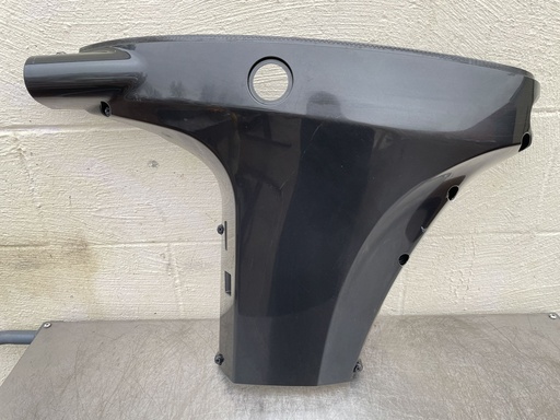 [015796] 2016 Suzuki 40 HP 4 Stroke Outboard Lower Apron Cowling Port {mpn} OEM