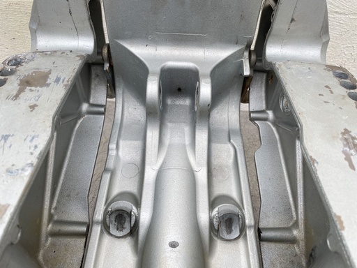 [018630] 2007 Honda 135 HP 4 Stroke Outboard Complete Midsection & Swivel Bracket {mpn} OEM