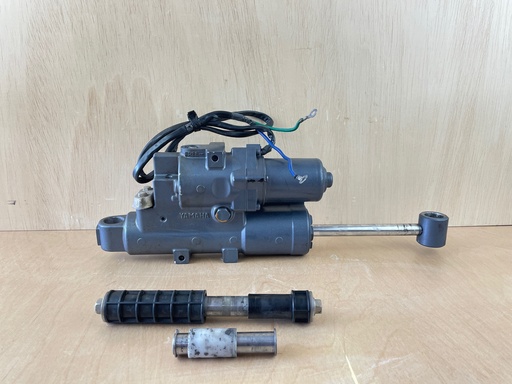 [4423] 2014 Yamaha 70HP 4 Stroke Outboard Power Trim & Tilt Assembly 6CJ-43800-13-00