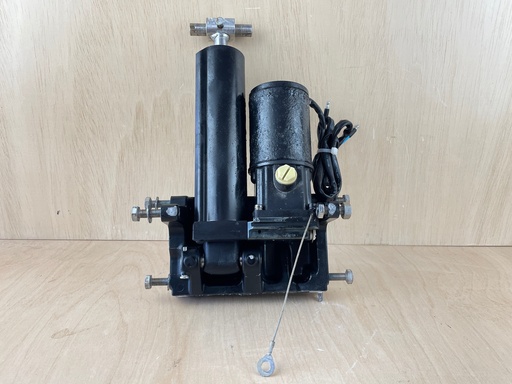 [4360] 2009 Mercury 115HP Outboard Power Trim & Tilt Assembly 8M0090335 8M0171818