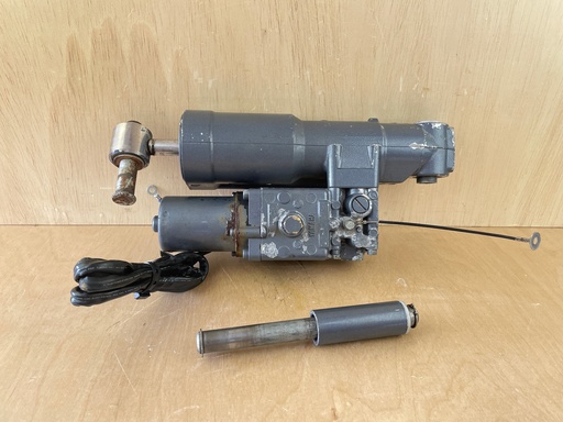 [4460] 2004 Yamaha 75HP 4 Stroke Outboard Power Trim & Tilt Assembly 67F-43800-08-8D
